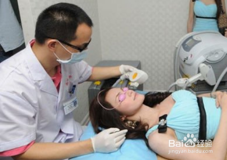 长痘不怕，教您祛痘印的美容项目