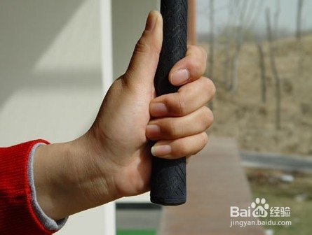 高尔夫手握球杆的三种方法