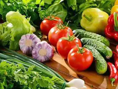 75度酒精可以喷在蔬菜上吗