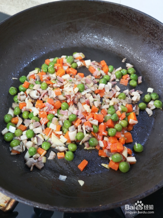 香到炸裂的火腿杂蔬炒饭