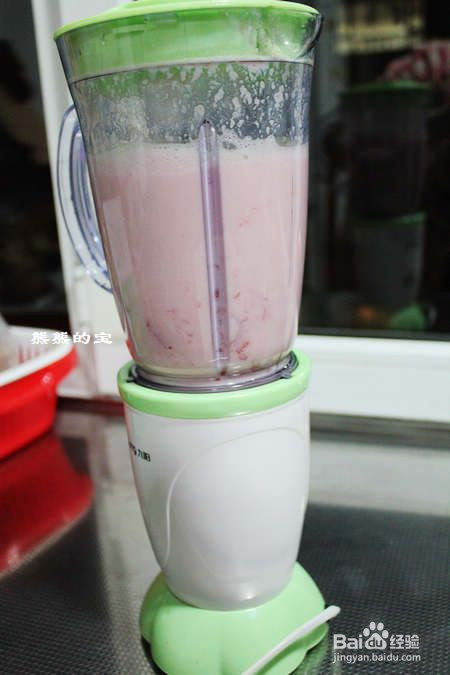 个人在家制作微夏私语酸奶西瓜奶昔的步骤