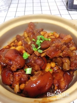 教你怎么做流口水的黄豆炖猪蹄