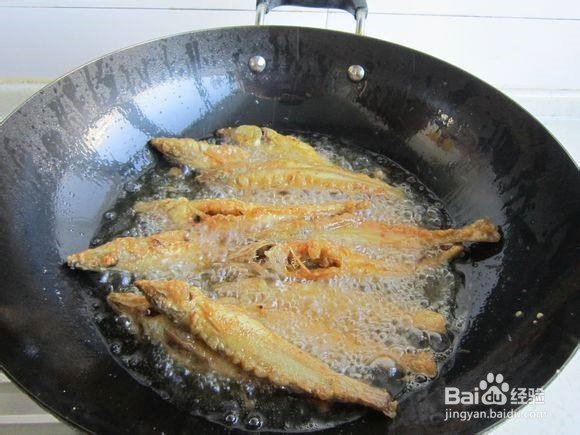 干炸沙丁鱼的做法