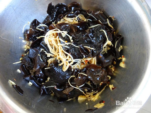 金针菇拌木耳的做法