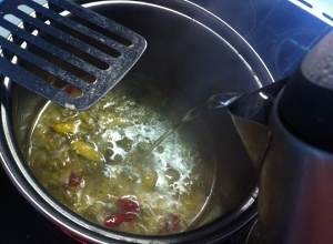 酸菜肉丝米线的做法