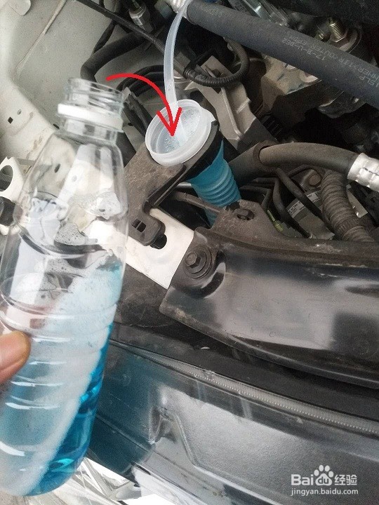 CX-5怎么自己添加玻璃水，如何打开油箱盖