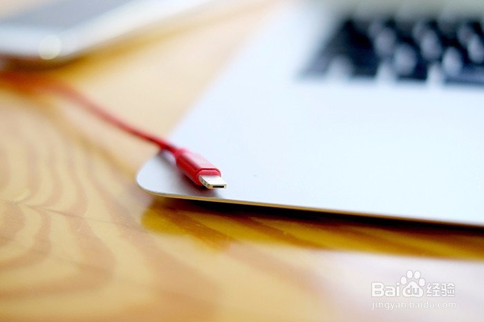 牛人首创一口两用,锐舞的数据线你见过没