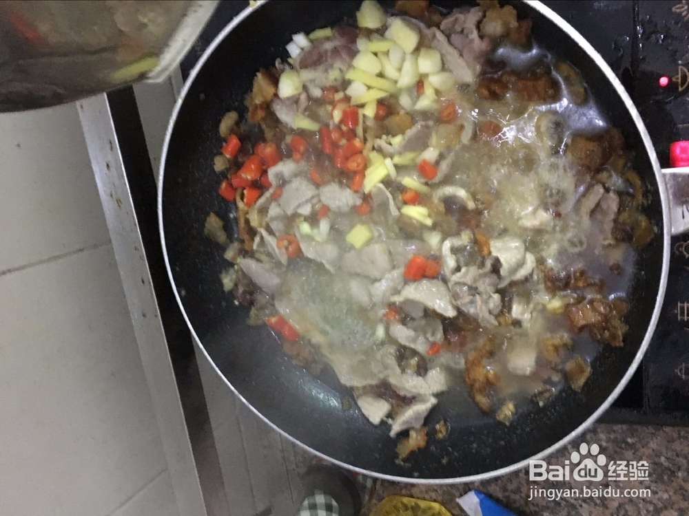 空心菜梗炒肉的做法-经济实惠的美味