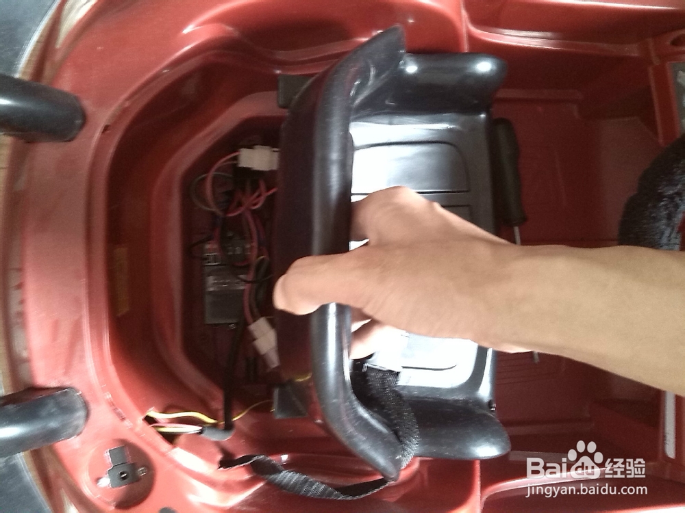 儿童电动四轮车坏了怎么维修：[3]充电线测量