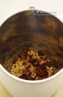 缓解头痛的核桃红枣糯米豆浆做法