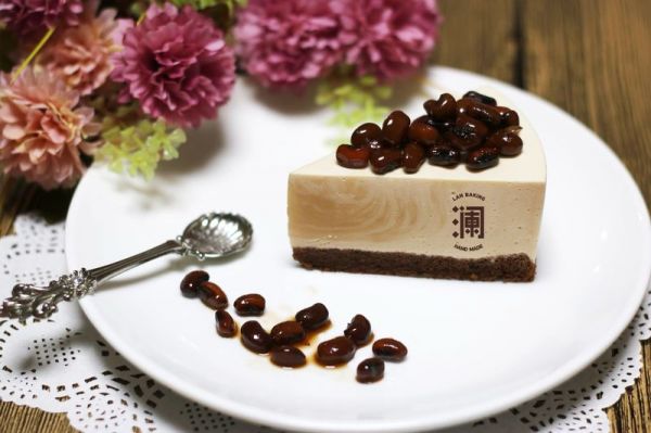蜜豆奶茶慕斯蛋糕,香浓丝滑夏日甜心