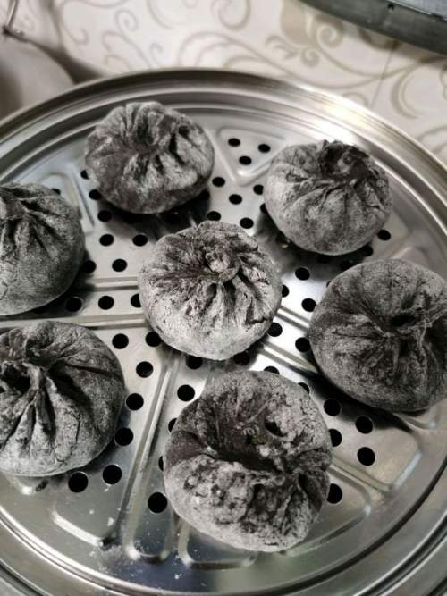 开水装锅,因为是肉馅包子,蒸15分钟