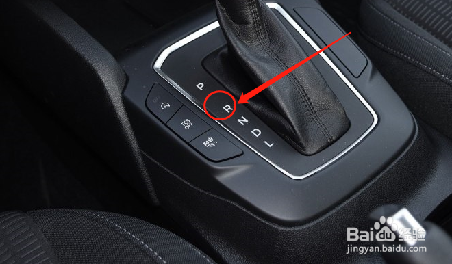 福特福克斯汽车自动挡驾驶方法