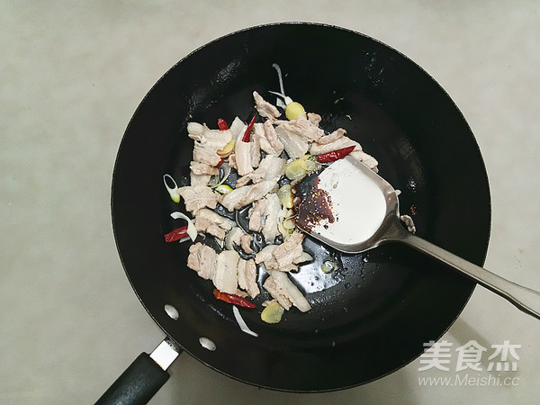五花肉烧萝卜