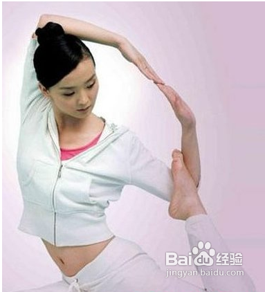 做什么运动丰胸简单4步让你胸部逐渐完美