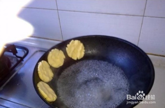 锅贴玉米饼的做法