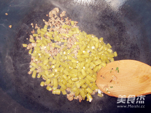 肉末酸豆角的做法