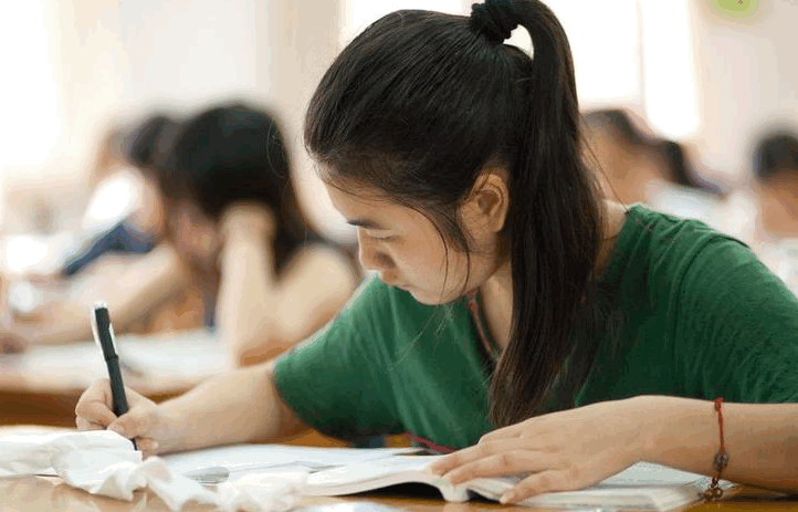 大学本科学历就可以申请二级教师吗