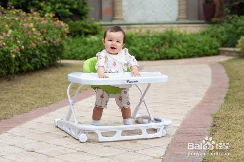 婴儿使用学步车有哪些注意事项？