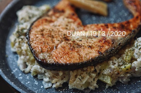 秘制香煎三文鱼佐奶油炖饭