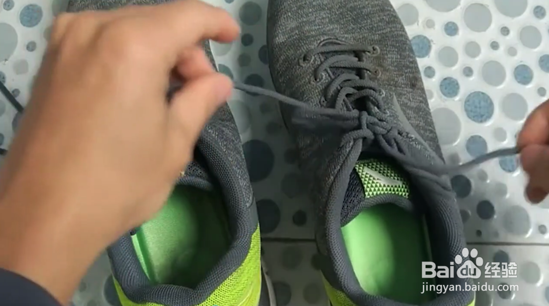 如何系鞋带使鞋带不再松动
