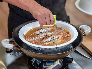 秋蟹琉璃蒸蛋怎么做？