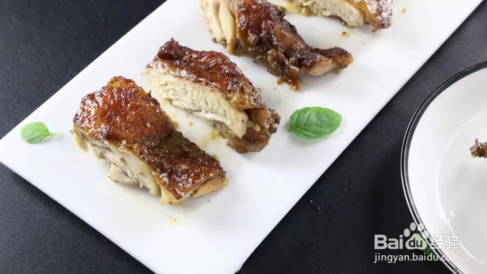 如何制作美味的蒜香烤鸡腿？