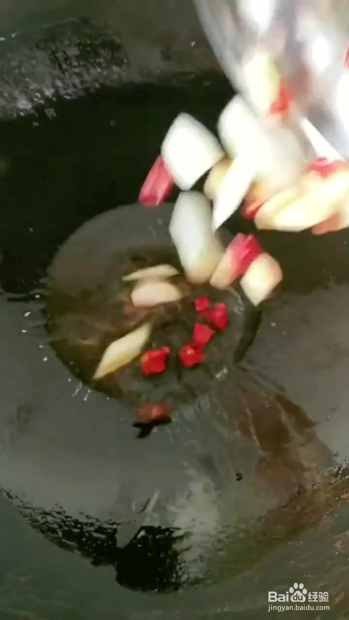 如何制作铁锅炖大鹅