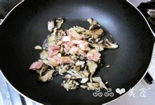 罐头食品做美食——鸡肉蘑菇炒面