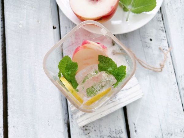 水蜜桃柠檬汽泡水