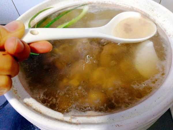 山羊腿肉煲萝卜汤