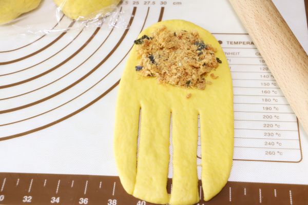 南瓜肉松芝麻包