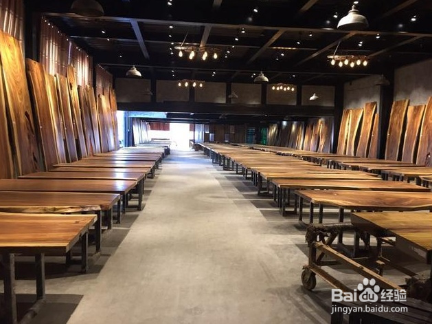 千年原木运回国内，切割制作成一块大板值不值？