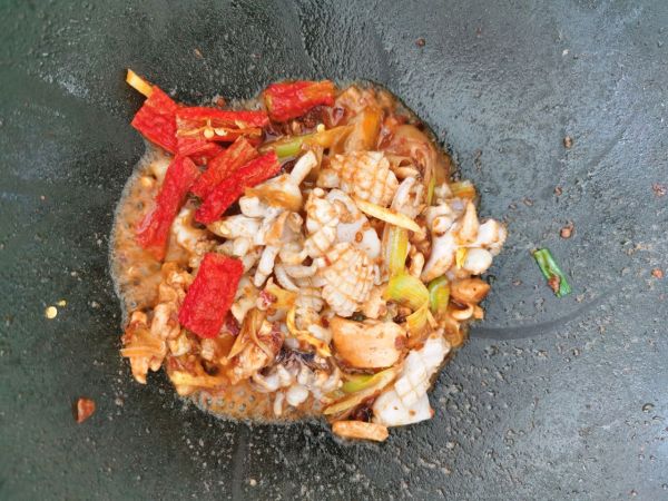 墨鱼鸡肉炒红薯粉条
