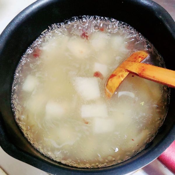 蔓越莓雪梨百合藕粉羹