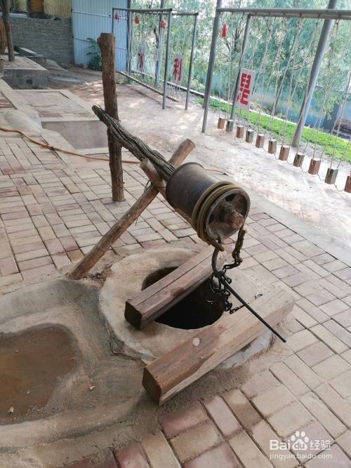 有水车,平衡木,水井等.