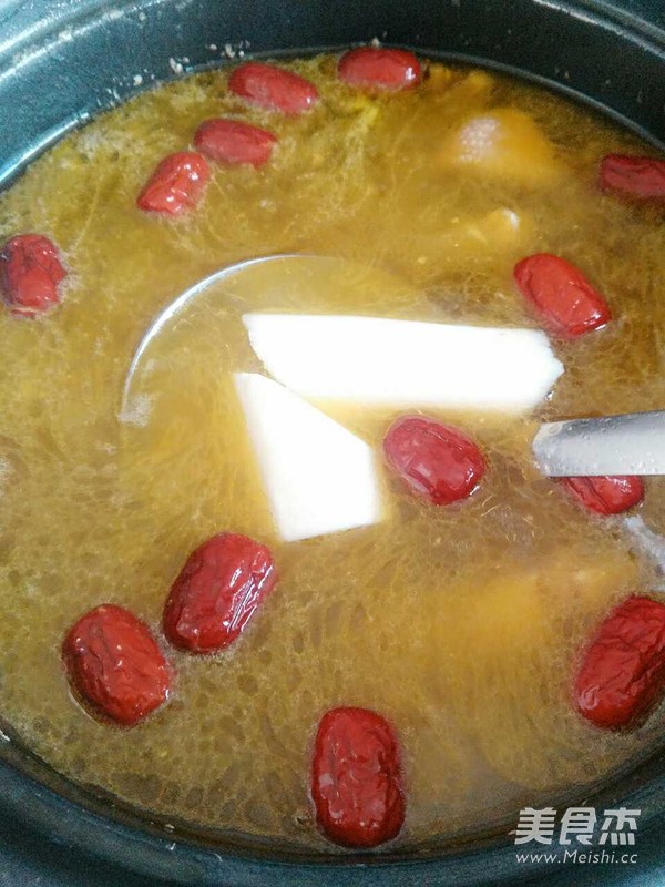 药材炖土鸡汤