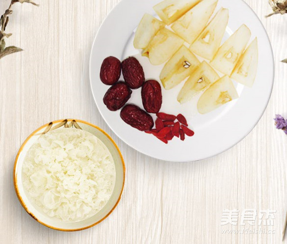 十月静补第九弹:红枣雪梨银耳汤