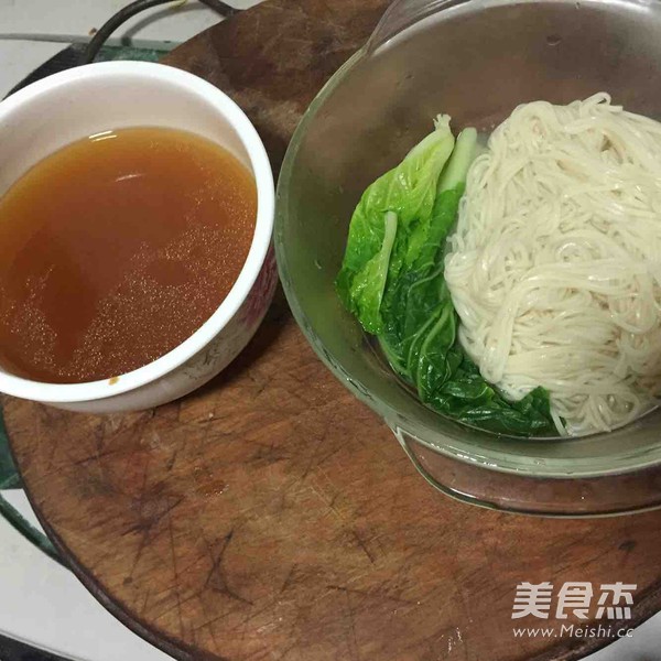 肉酱煎蛋面的做法