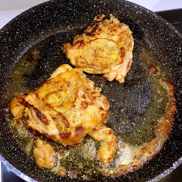 黑椒鸡腿肉芝士菠萝堡