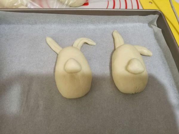 丑萌兔豆沙面包