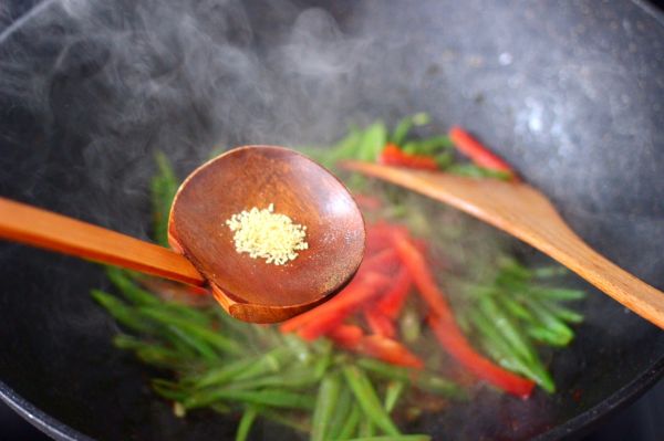 香肠辣爆芸豆丝