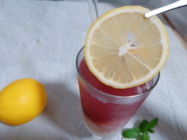 蔓越莓荔枝气泡水