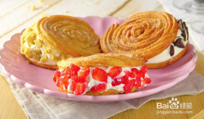 怎么制作奶油肉桂卷三明治