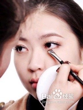 白领丽人如何化淡妆最得体