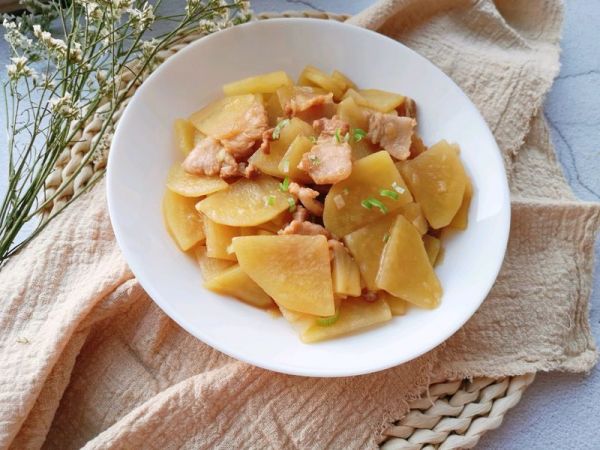 五花肉炒土豆片