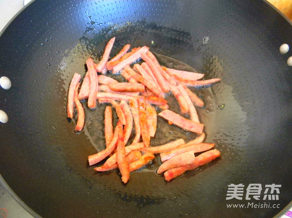 火腿炒芹菜的做法