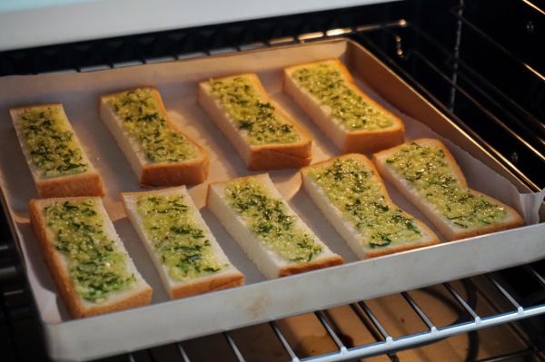 葱香蒜泥吐司条