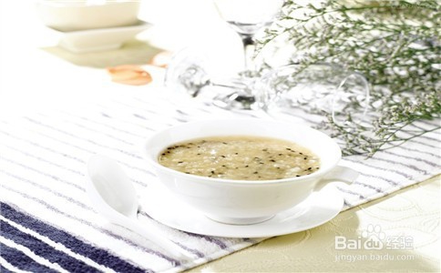 盘点四种治疗乌发的食物