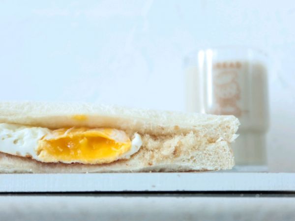 溏心蛋鳕鱼松三明治